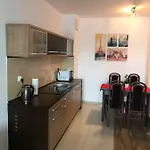 454 W Diva Apartment